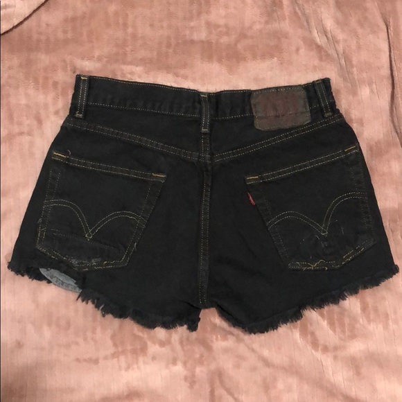 Vintage Levi’s distressed shorts - Picture 2 of 2